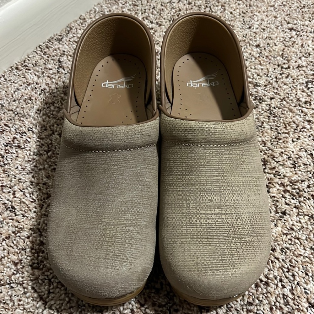 Dansko Women’s Clog Textured Tan Worn Once! Size 42